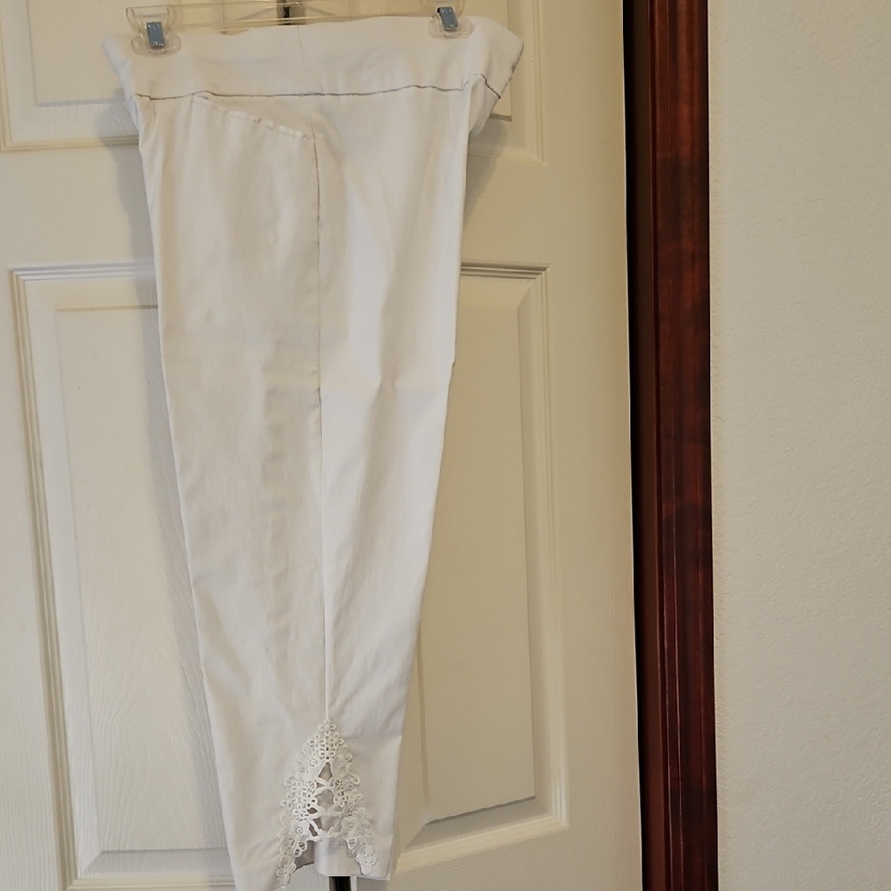 Signature Slimming Christopher and Banks White Capris with Lace Detail
